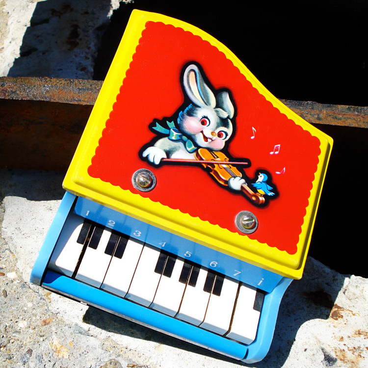 02_bunnypiano