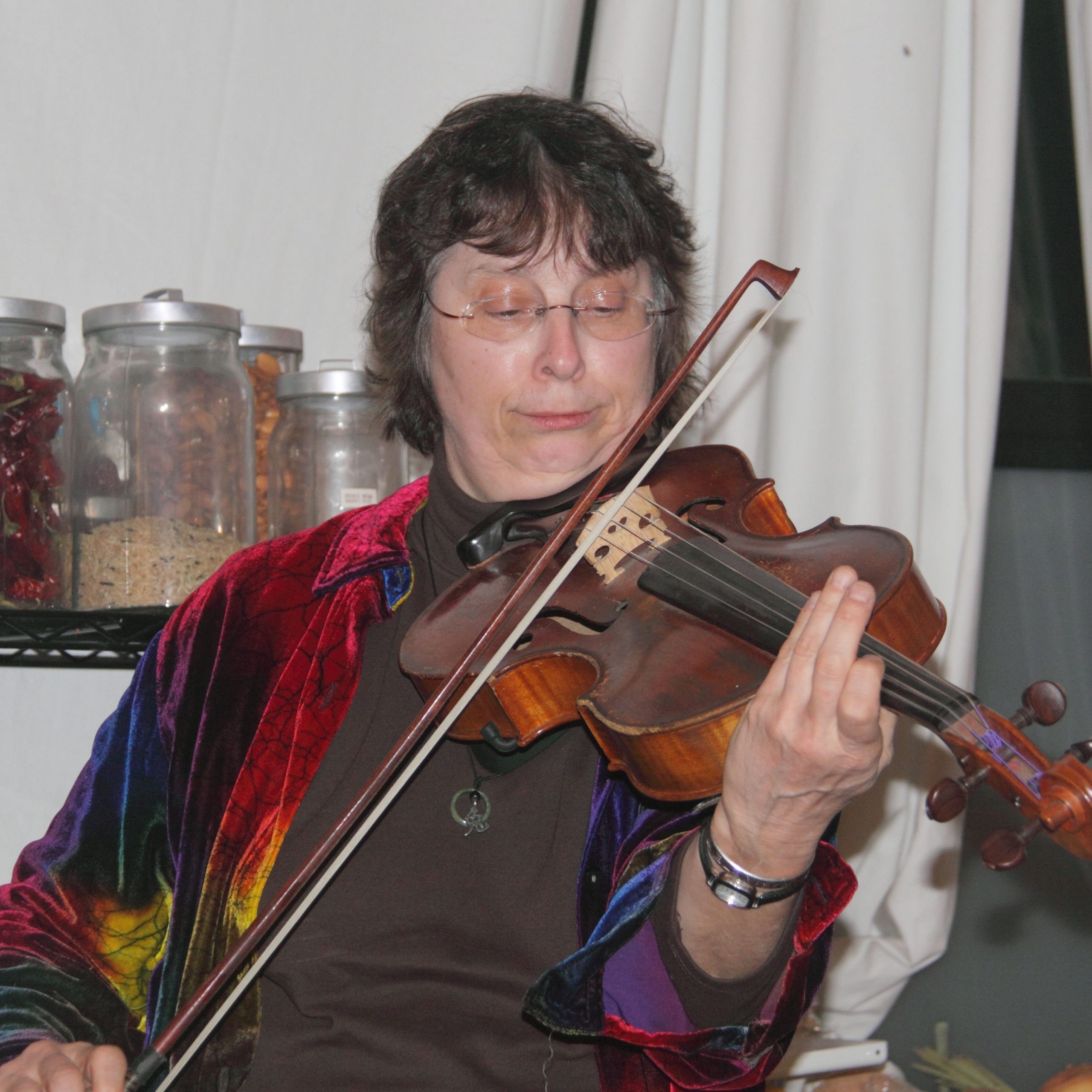 La Donna Smith performing on violin or viola.