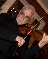 OM Violinist performing