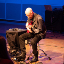 Elliott Sharp playing guitar.